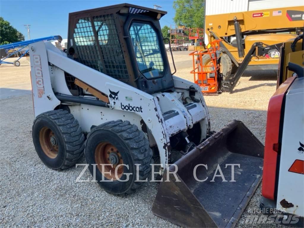 Bobcat 863 Carregadoras de direcção deslizante