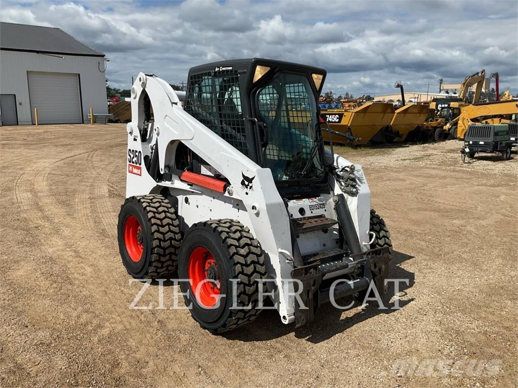 Bobcat S250 Carregadoras de direcção deslizante