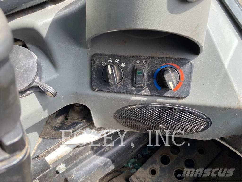 Bobcat S770 Carregadoras de direcção deslizante