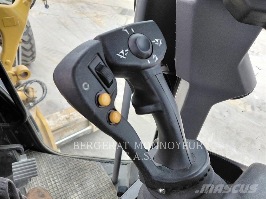 CAT 120 Motoniveladoras