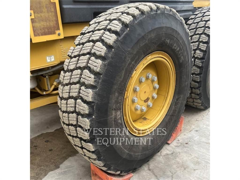 CAT 140 AWD Motoniveladoras