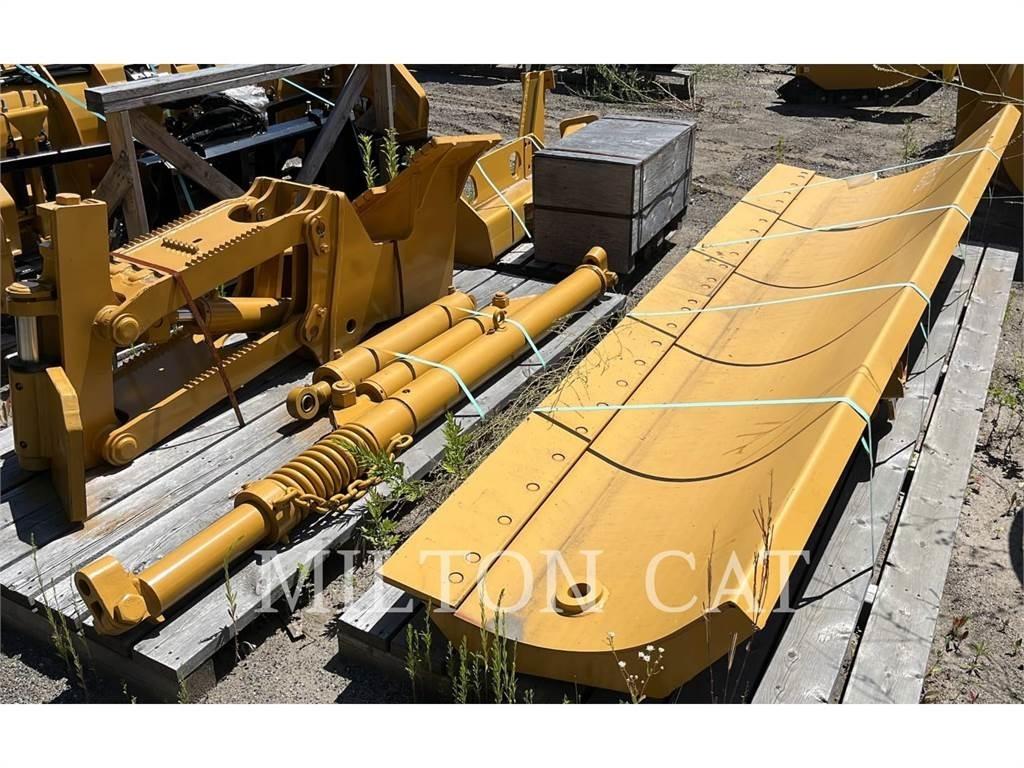 CAT 140 MASTLESS WING Lançadores de neve