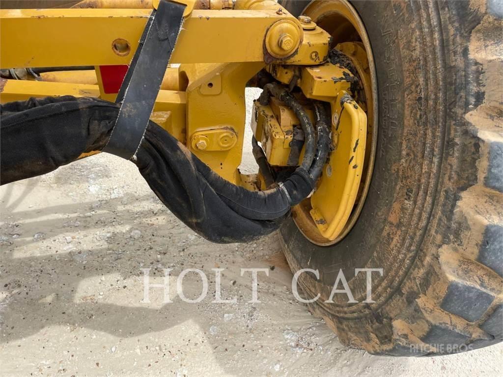CAT 150-15AWD Motoniveladoras