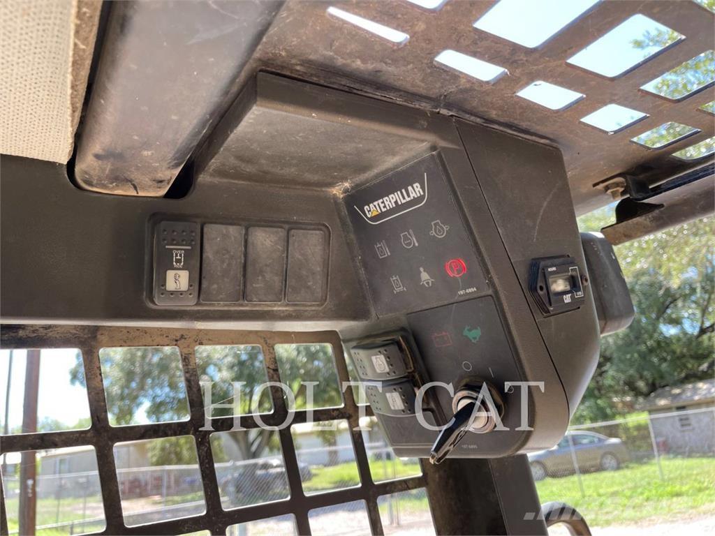 CAT 216 Carregadoras de direcção deslizante