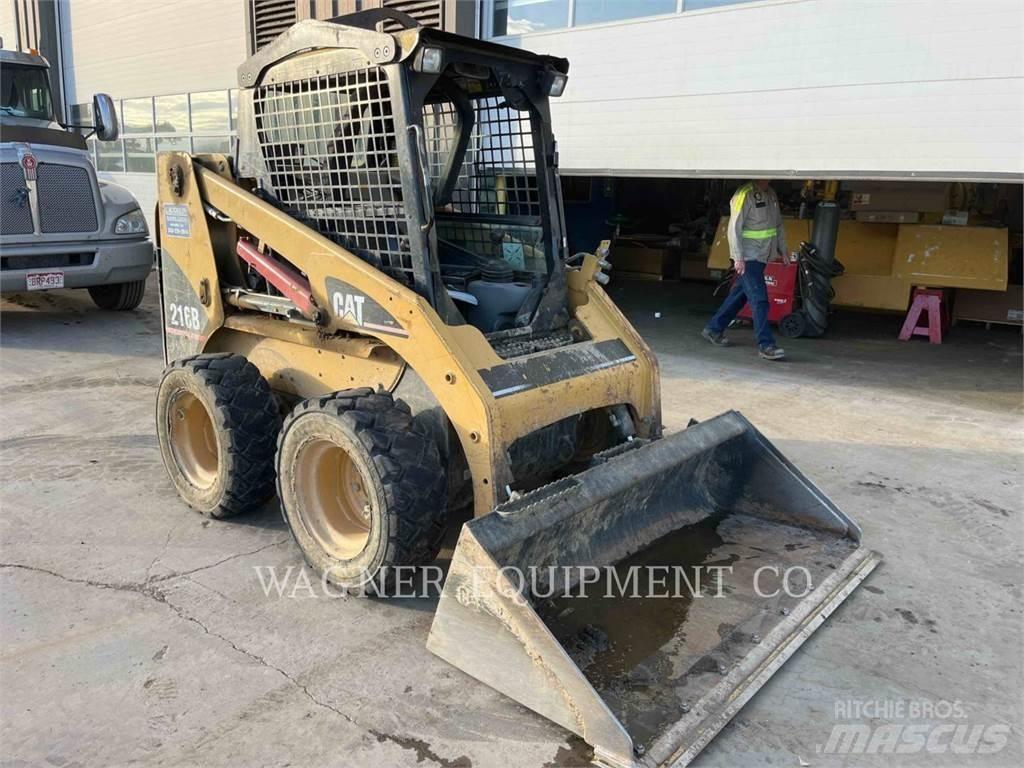 CAT 216B Carregadoras de direcção deslizante