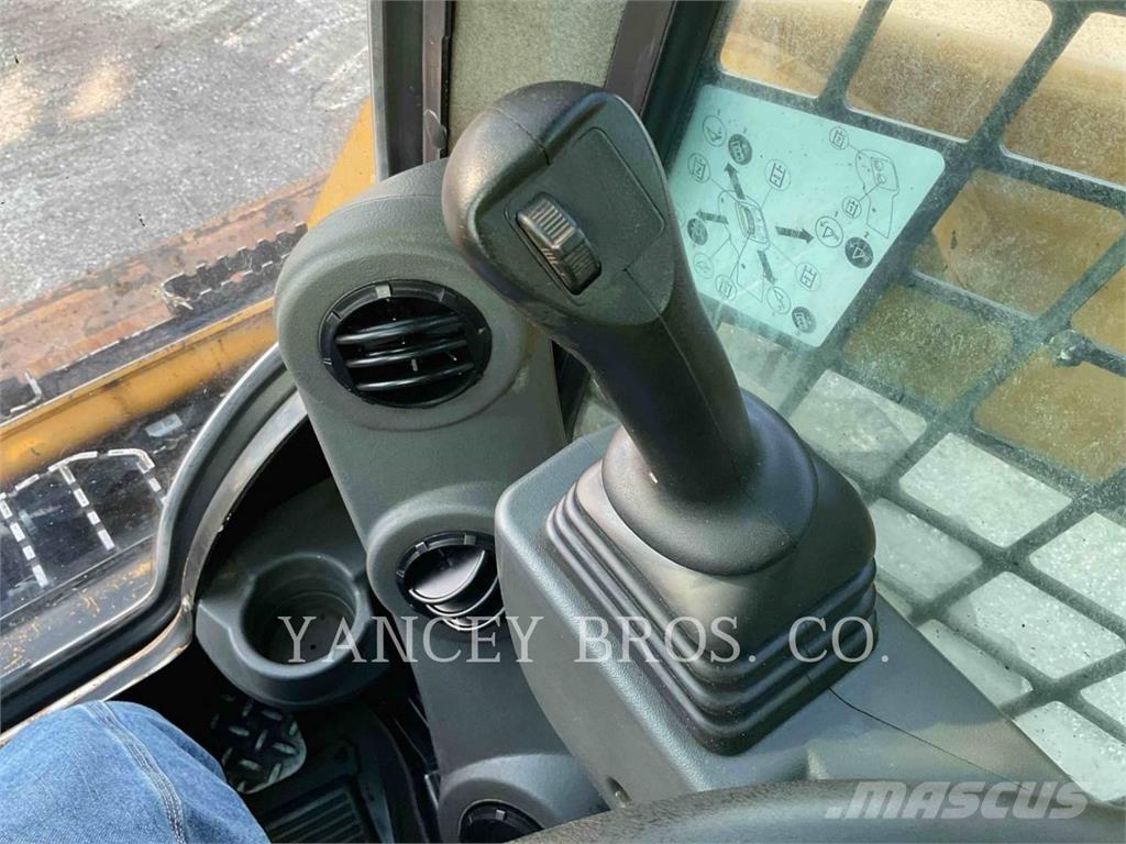 CAT 226D3 Carregadoras de direcção deslizante