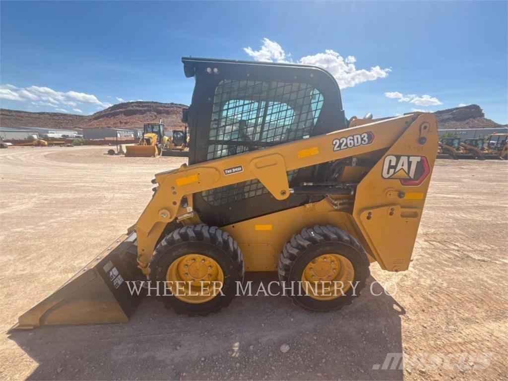 CAT 226D3 C3H2 Carregadoras de direcção deslizante
