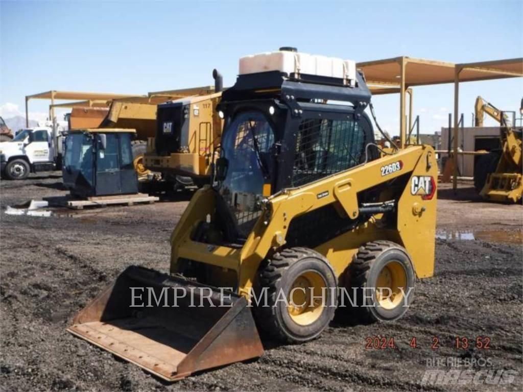 CAT 226D3 CA Carregadoras de direcção deslizante