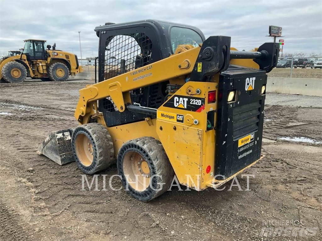 CAT 232D Q+ Carregadoras de direcção deslizante