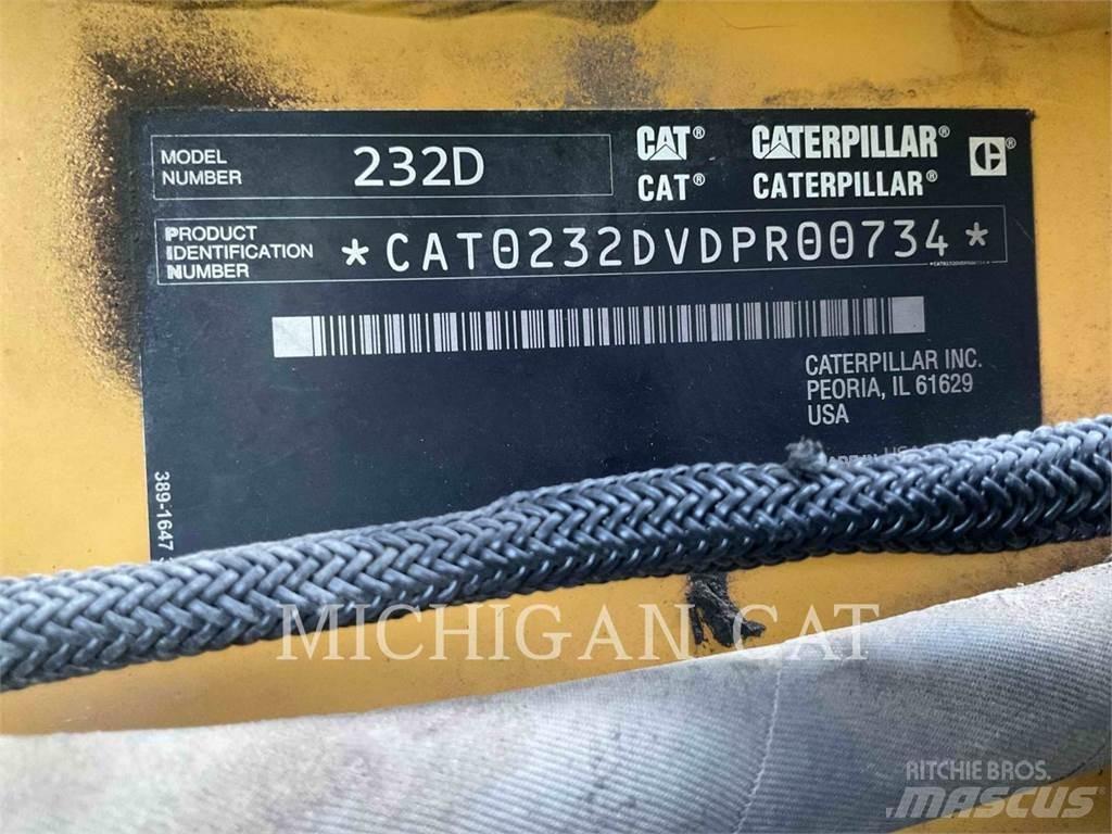 CAT 232D Q+ Carregadoras de direcção deslizante