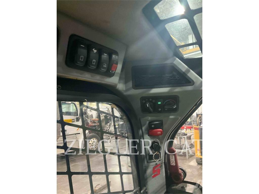 CAT 232D3 Carregadoras de direcção deslizante