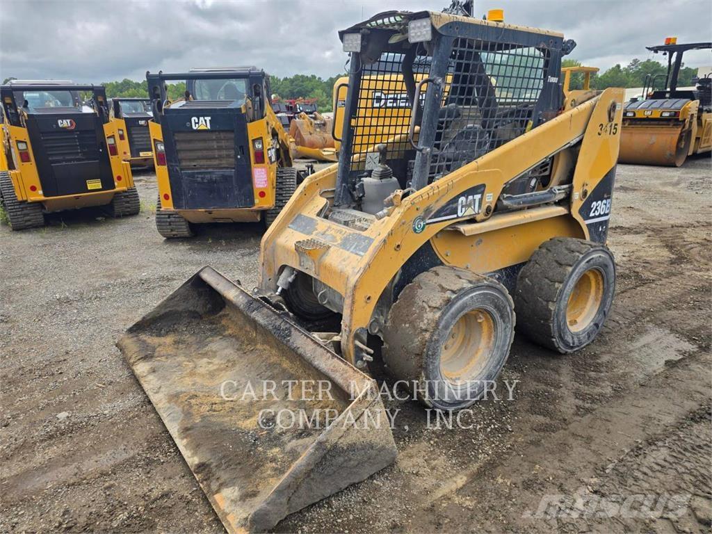 CAT 236 B Carregadoras de direcção deslizante