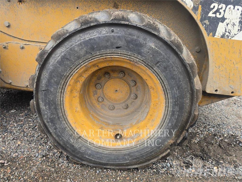 CAT 236 B SERIES 3 Carregadoras de direcção deslizante