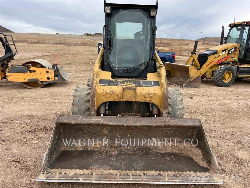 CAT 236B Carregadoras de direcção deslizante