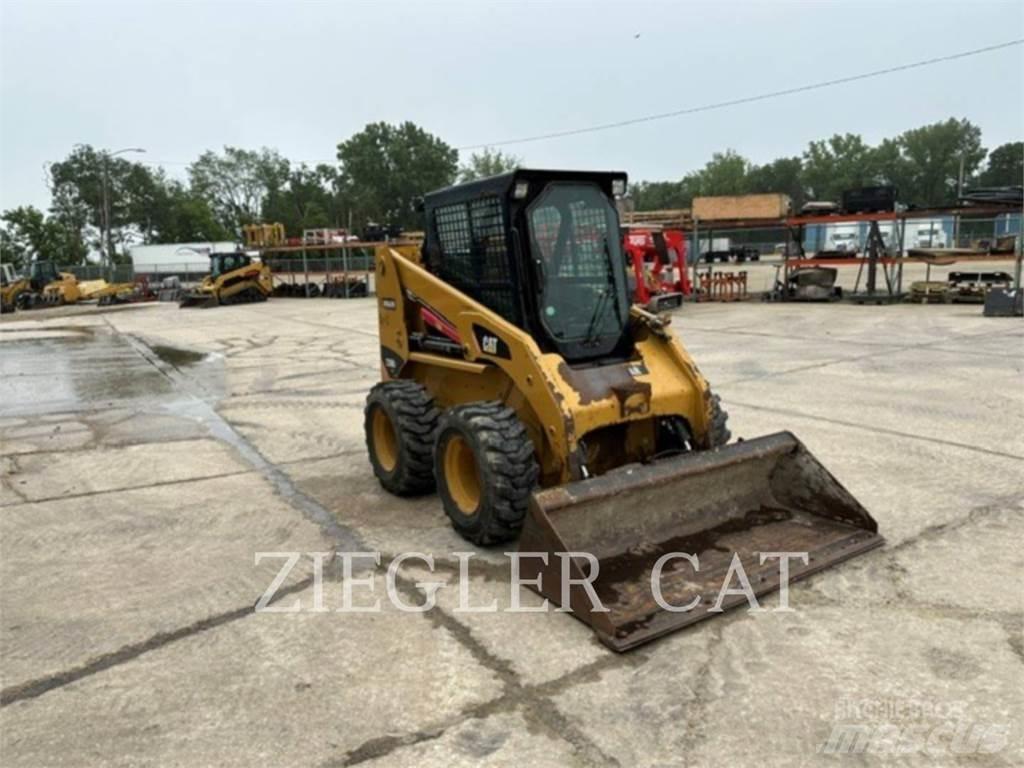 CAT 236B3 Carregadoras de direcção deslizante