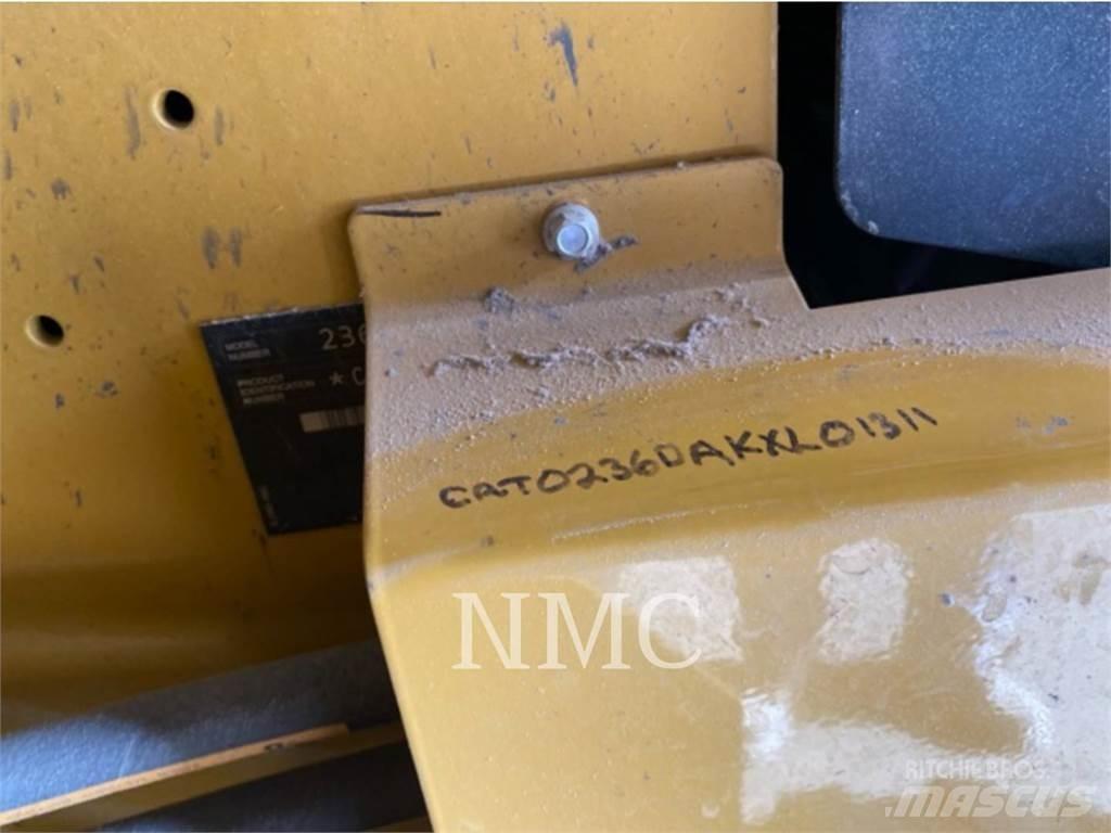 CAT 236D Carregadoras de direcção deslizante