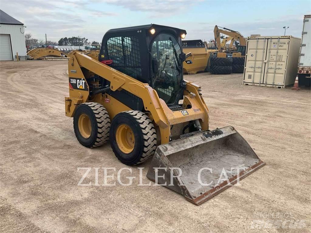 CAT 236D Carregadoras de direcção deslizante