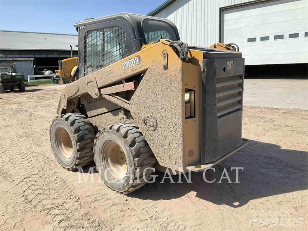 CAT 236D3 A2Q Carregadoras de direcção deslizante