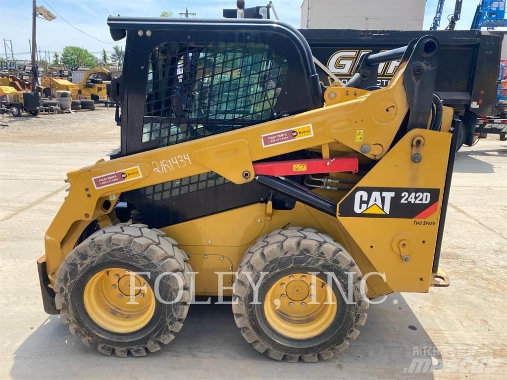 CAT 242D Carregadoras de direcção deslizante