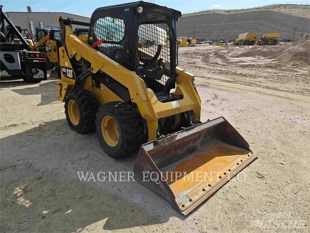 CAT 242D Carregadoras de direcção deslizante