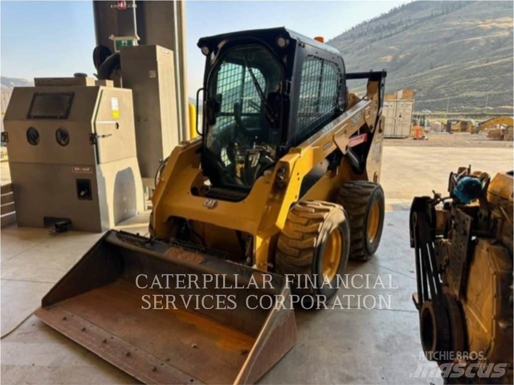 CAT 242D3 Carregadoras de direcção deslizante