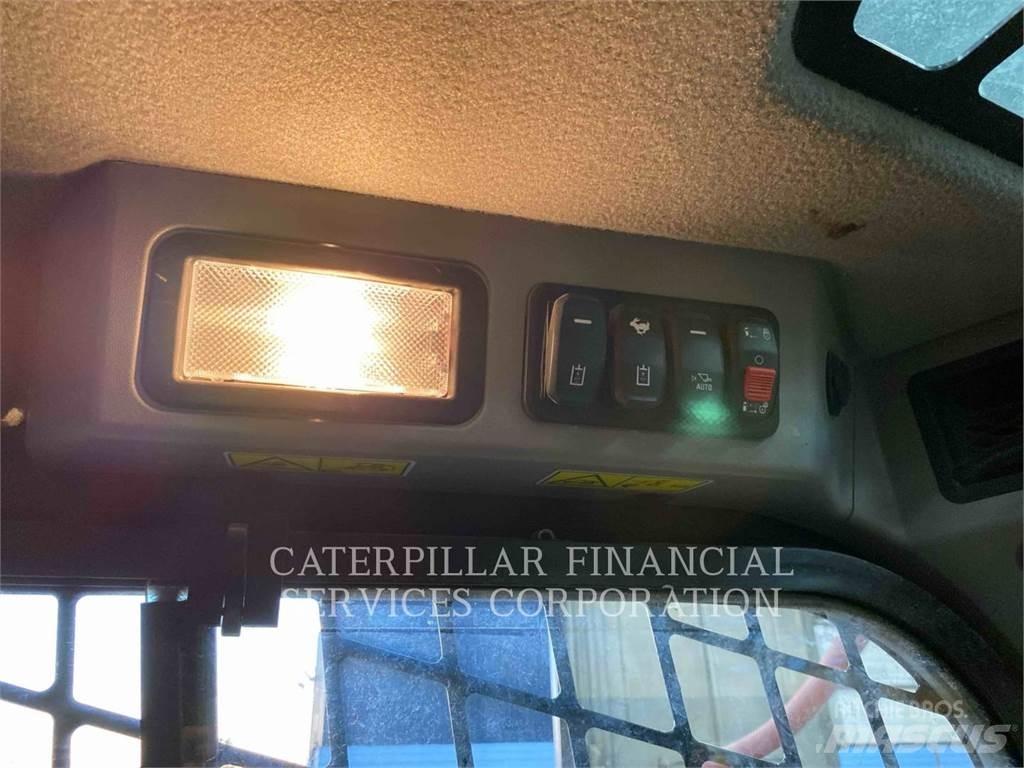 CAT 242D3 Carregadoras de direcção deslizante