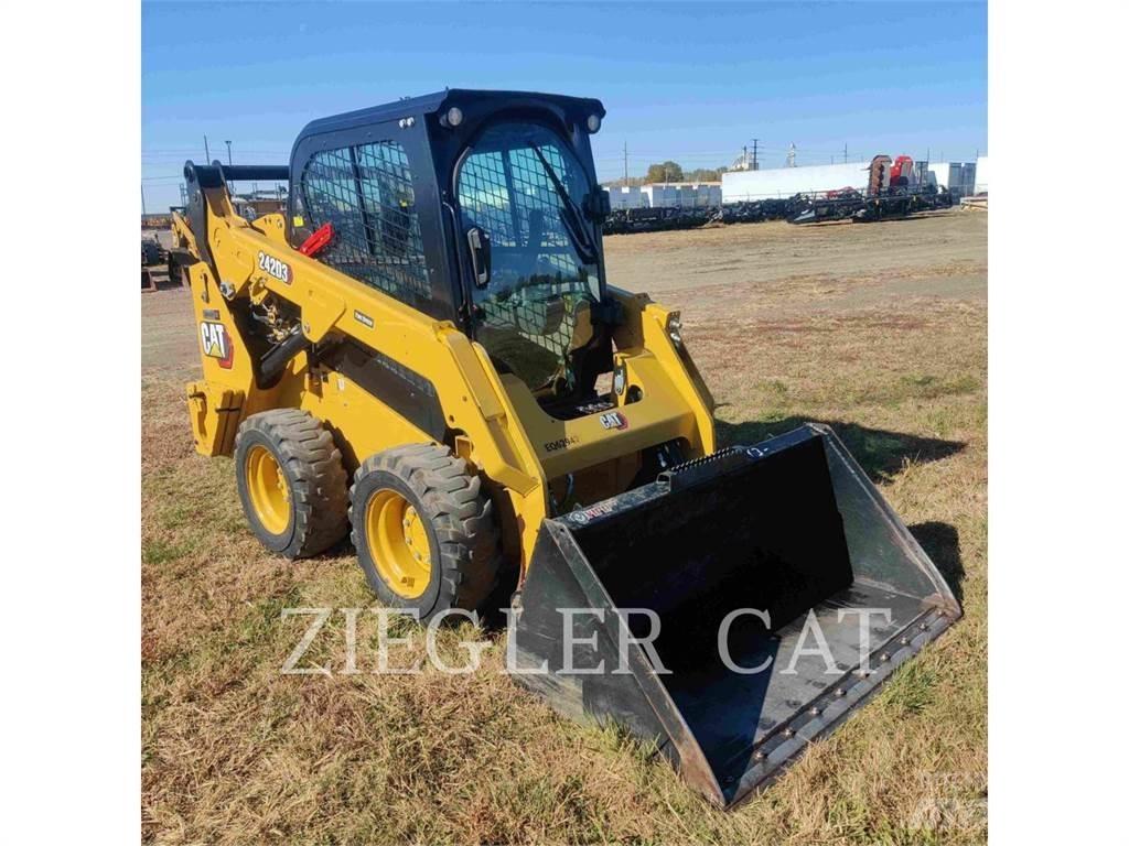 CAT 242D3 Carregadoras de direcção deslizante