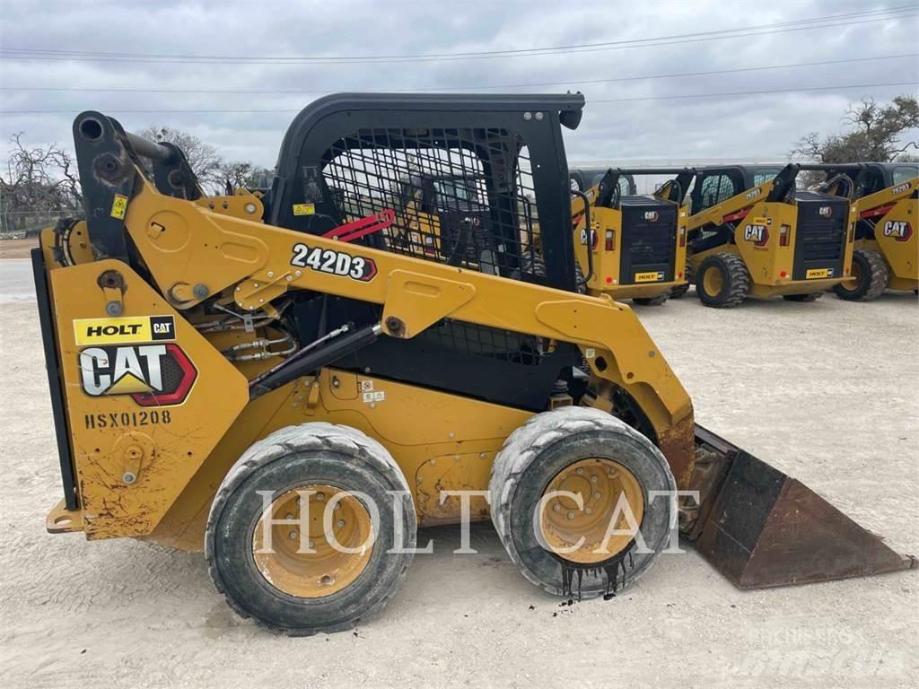 CAT 242D3 Carregadoras de direcção deslizante