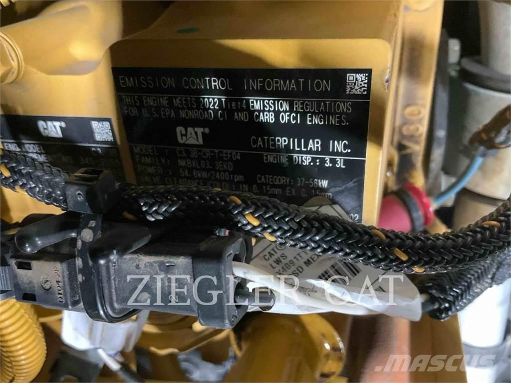 CAT 242D3 Carregadoras de direcção deslizante