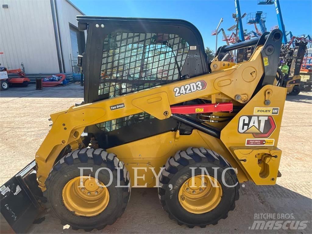CAT 242D3 Carregadoras de direcção deslizante