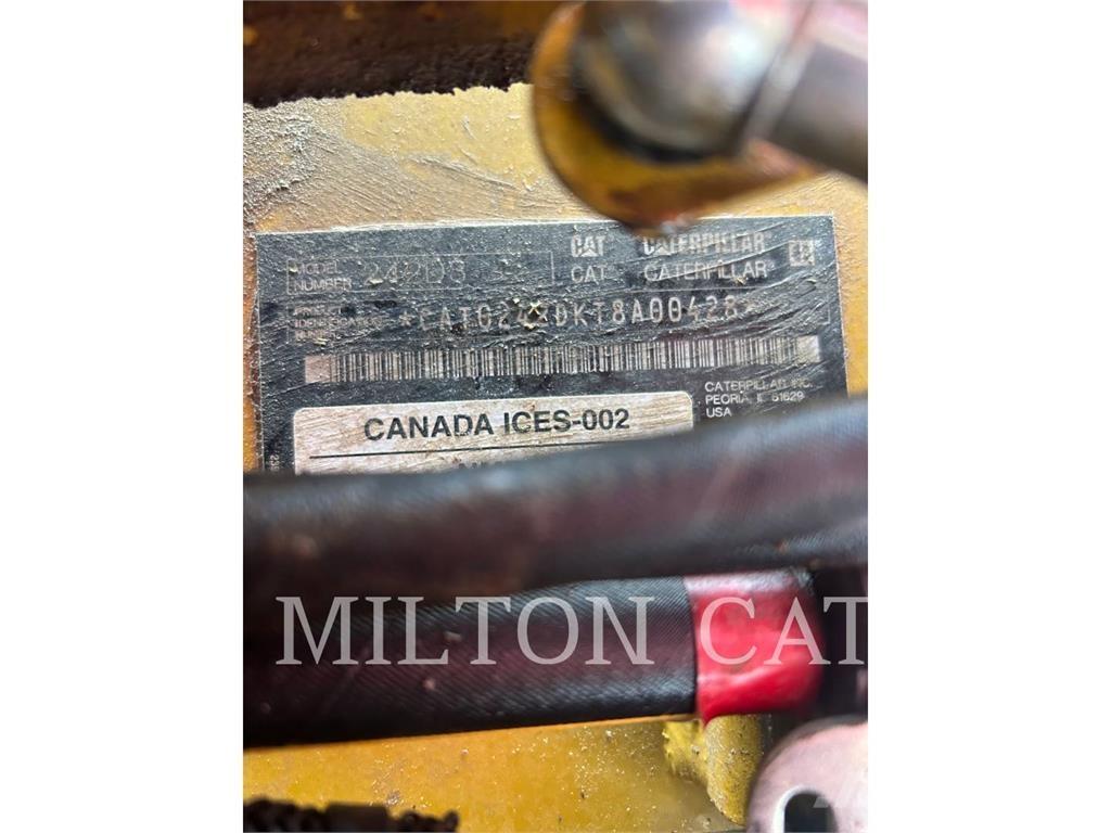 CAT 242D3 Carregadoras de direcção deslizante