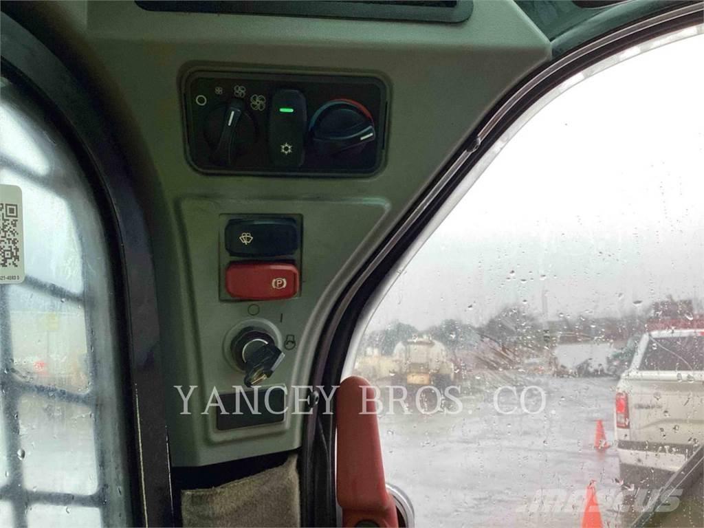 CAT 242D3 AC Carregadoras de direcção deslizante