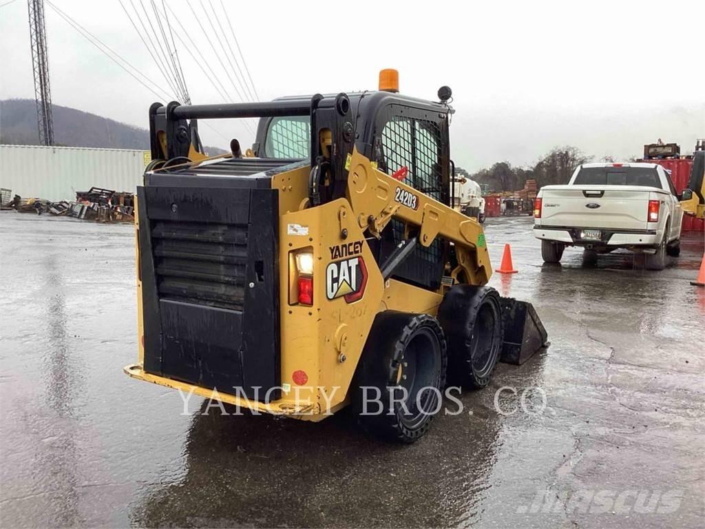 CAT 242D3 AC Carregadoras de direcção deslizante