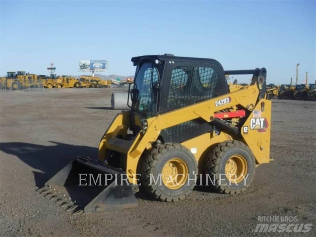 CAT 242D3 CA Carregadoras de direcção deslizante
