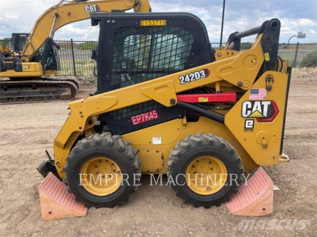 CAT 242D3 CA Carregadoras de direcção deslizante
