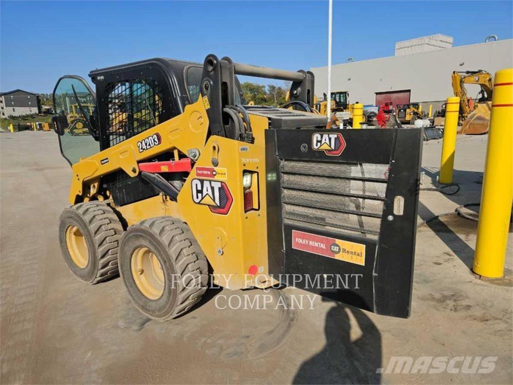 CAT 242D3STD2C Carregadoras de direcção deslizante