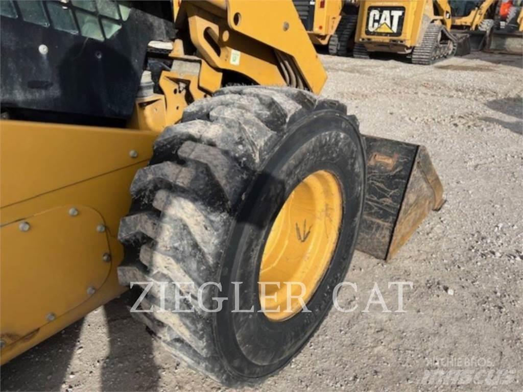 CAT 272D2 Carregadoras de direcção deslizante