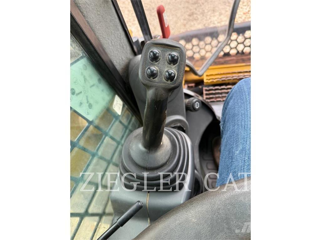 CAT 272D2 Carregadoras de direcção deslizante