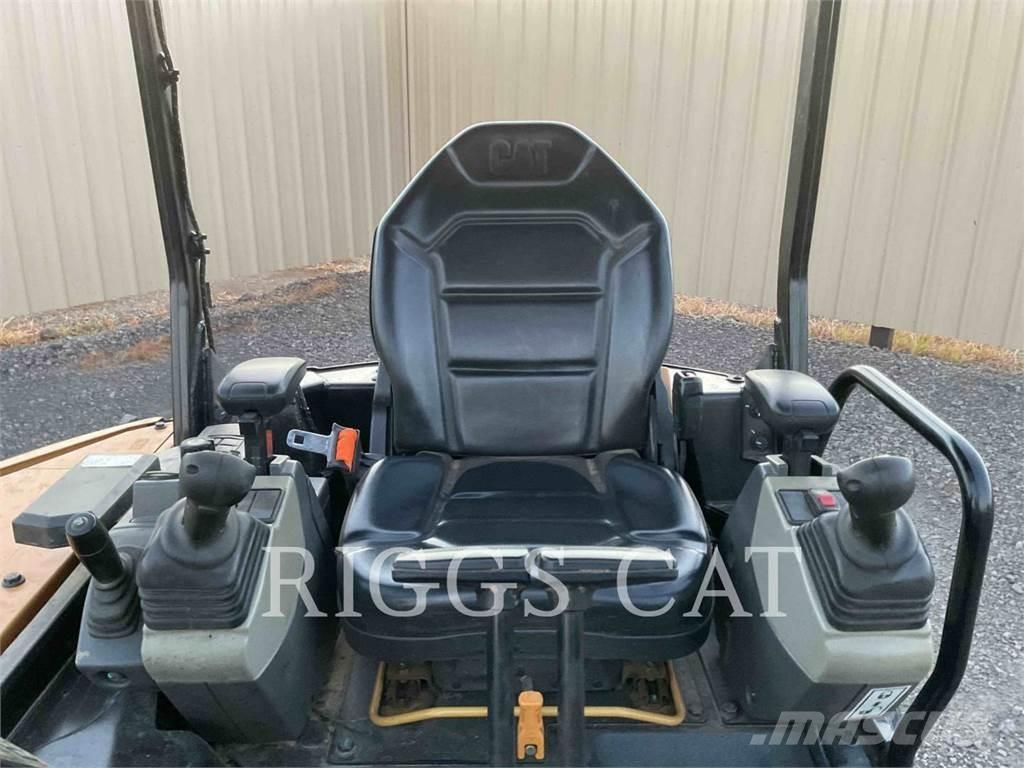 CAT 302.7 Escavadoras de rastos