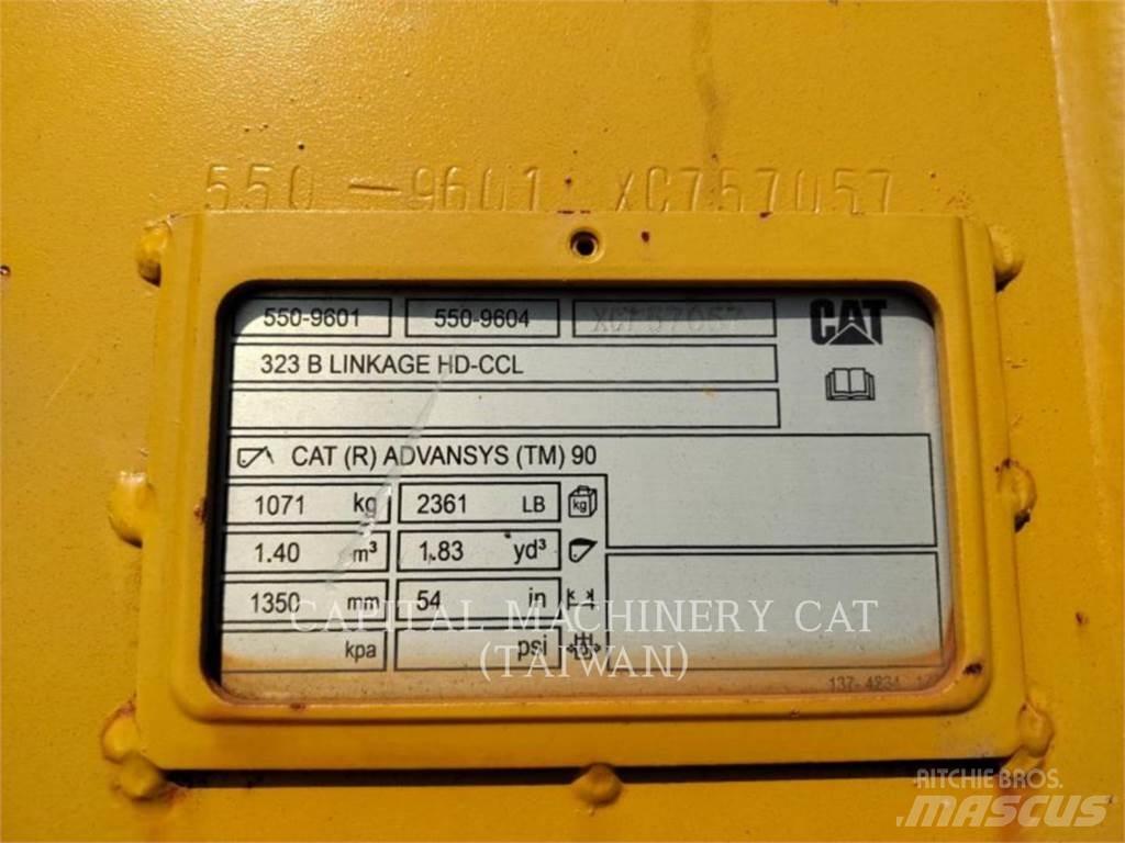 CAT 323 Baldes