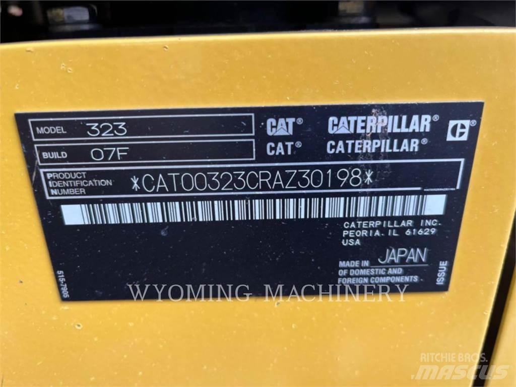 CAT 323 Escavadoras de rastos