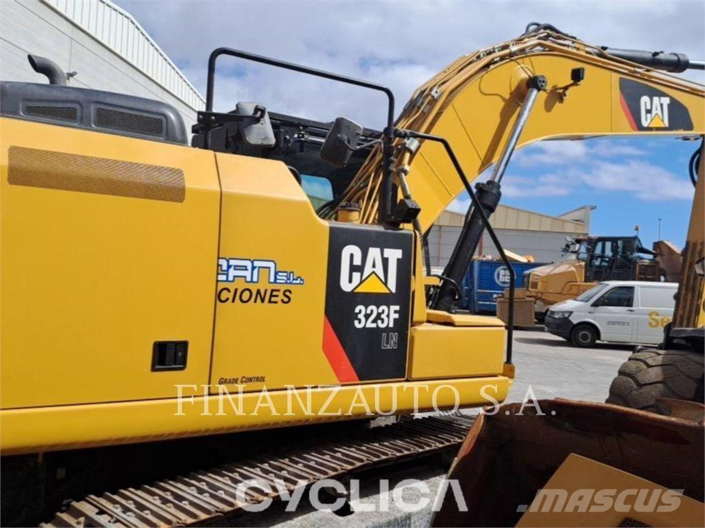 CAT 323F Escavadoras de rastos