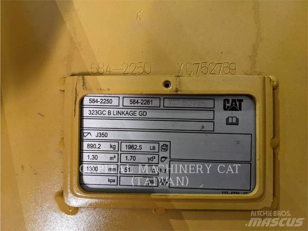 CAT 323GC Baldes