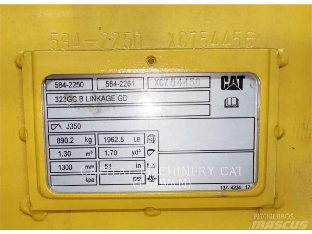 CAT 323GC Baldes