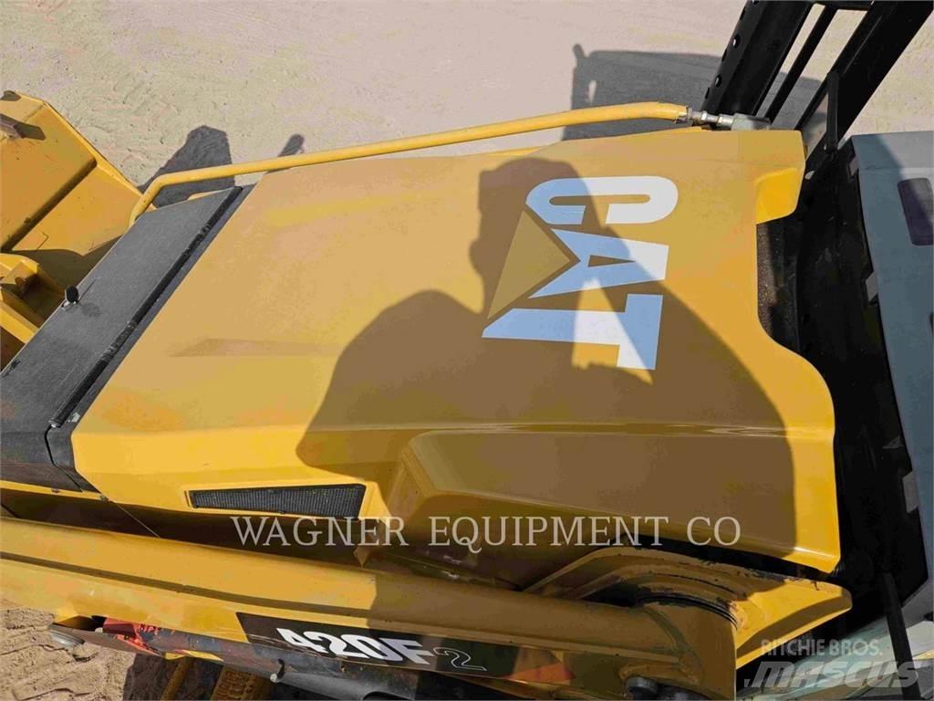CAT 420F2 4WDS Retroescavadoras