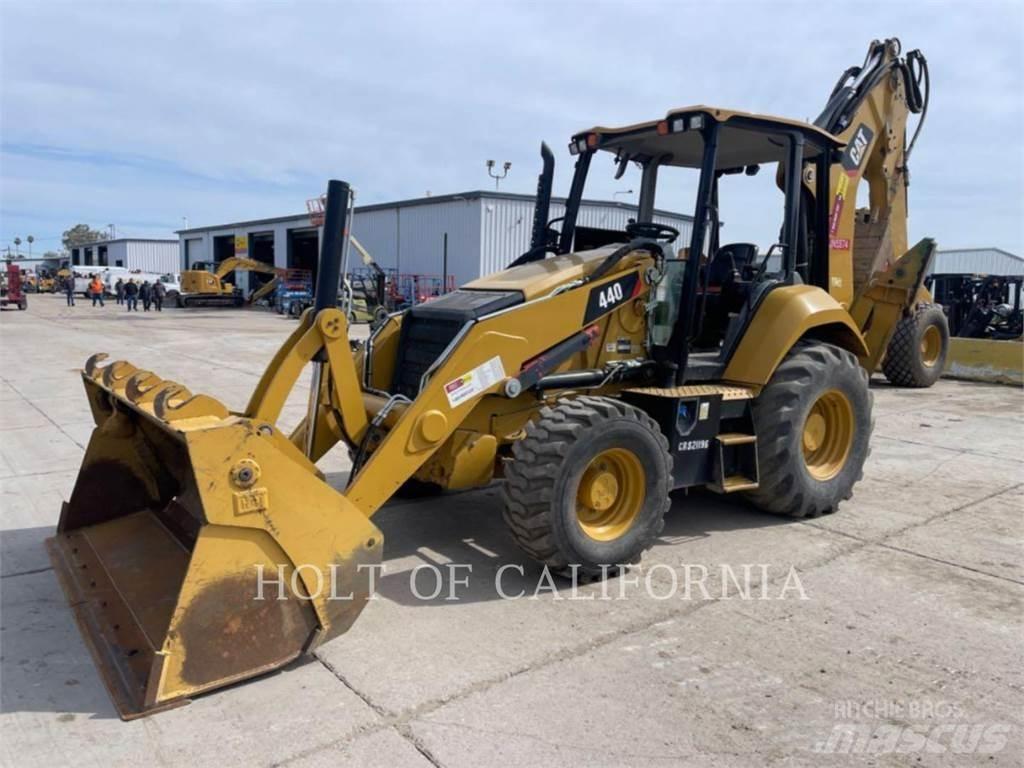 CAT 440 Retroescavadoras