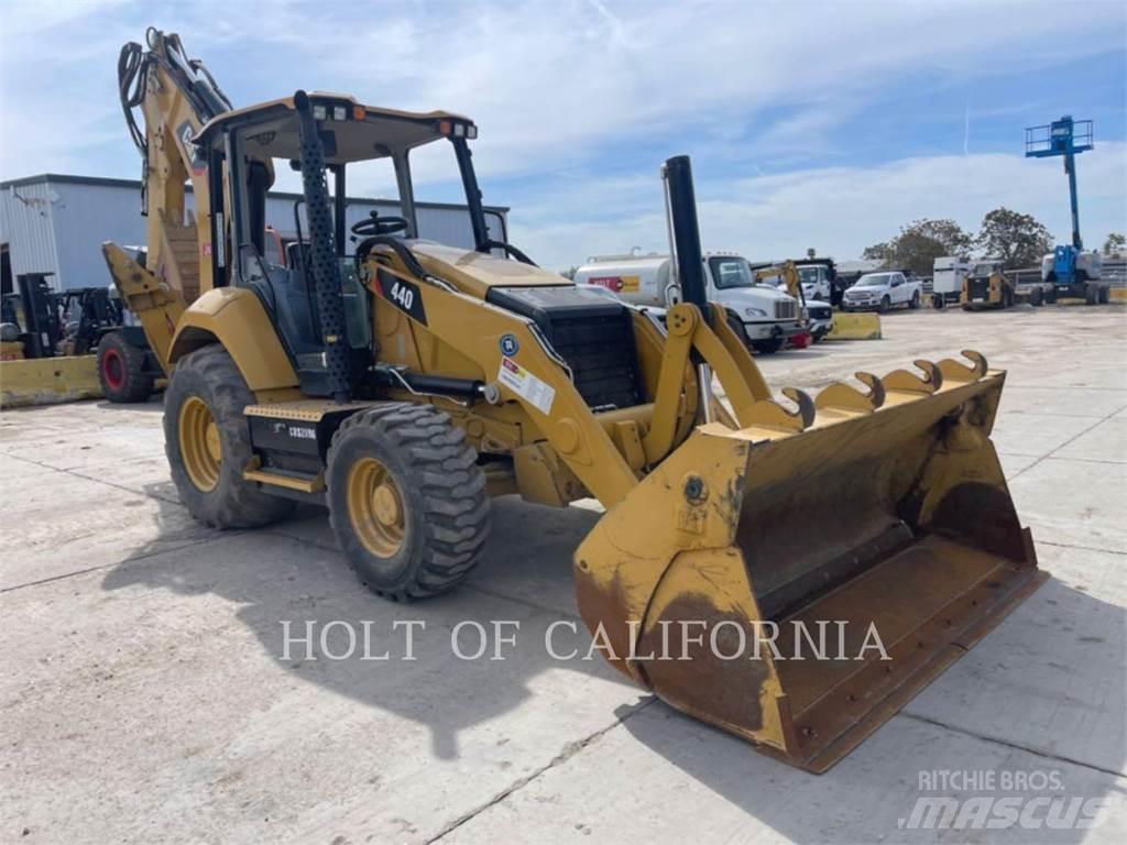 CAT 440 Retroescavadoras
