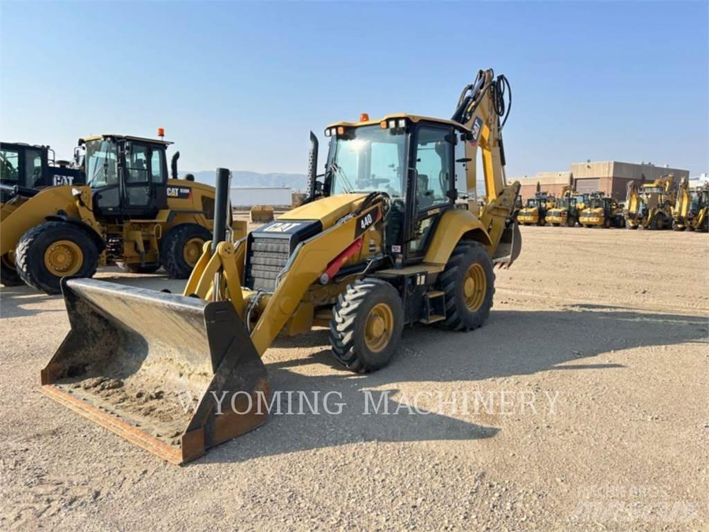 CAT 440 Retroescavadoras