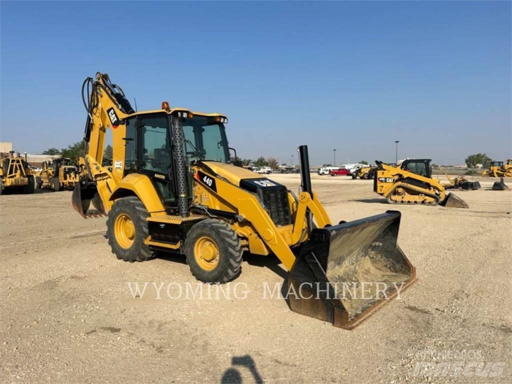 CAT 440 Retroescavadoras
