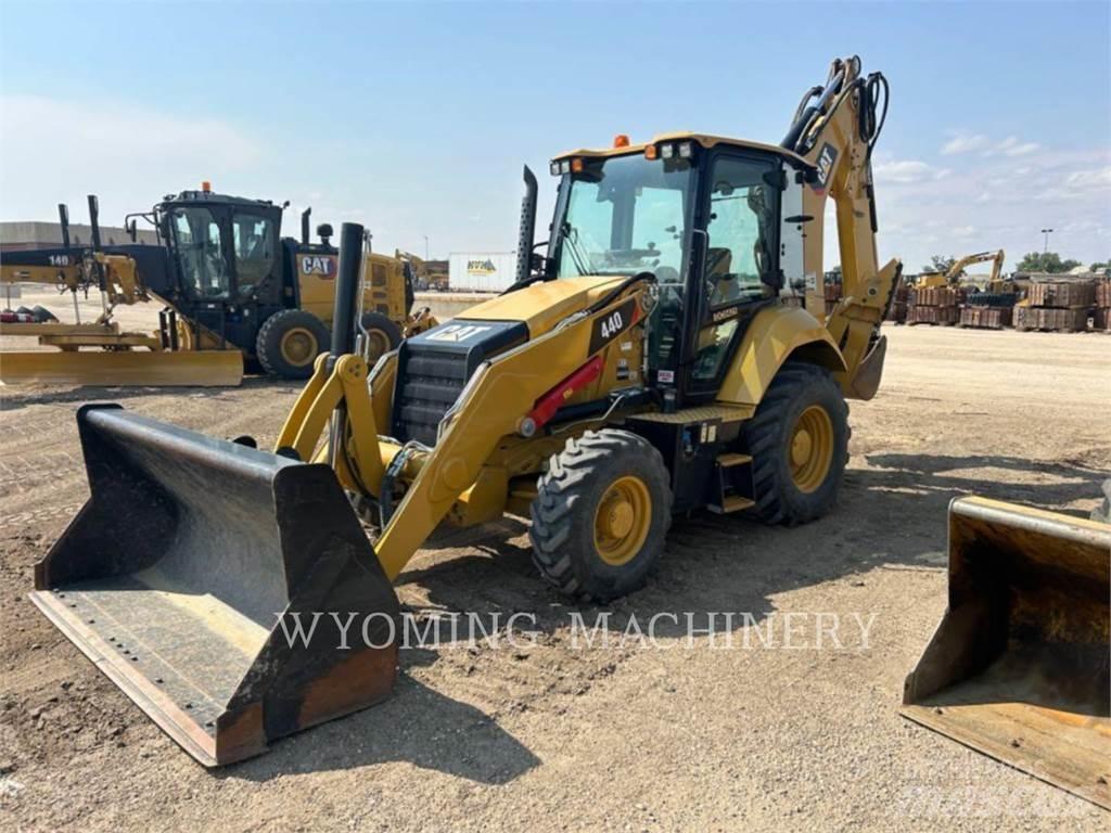 CAT 440 Retroescavadoras